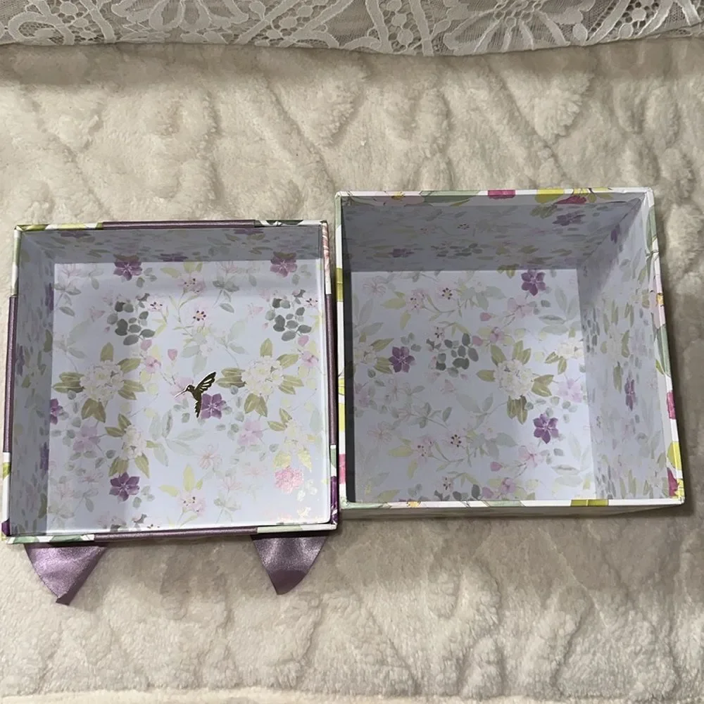 PAPYRUS Set of Two Floral Top White Lavender Bow Square Nesting Gift Boxes